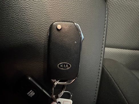 Used 2021 Kia Soul LX FWD image 17