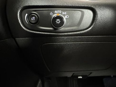 Used 2018 Chevrolet Malibu Hybrid w/ Leather Package FWD image 19