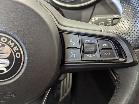 Used 2022 Alfa Romeo Stelvio Veloce AWD/4WD image 9