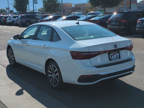 New 2025 Volkswagen Jetta SE image 8