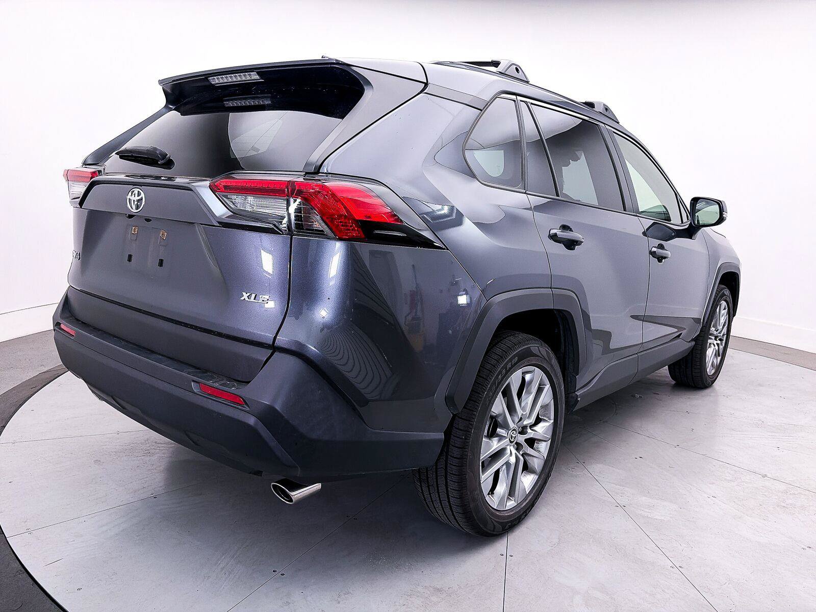 Used 2023 Toyota RAV4 XLE Premium FWD image 15
