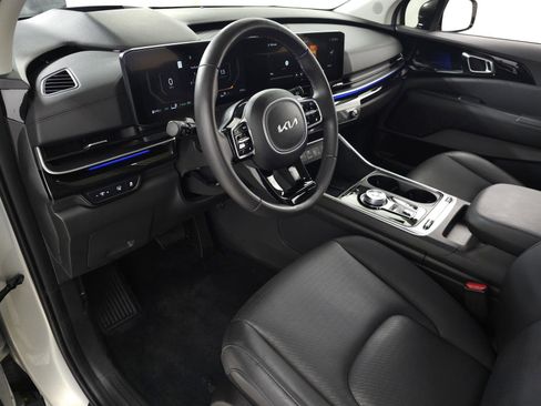Used 2025 Kia Carnival SX Prestige image 19
