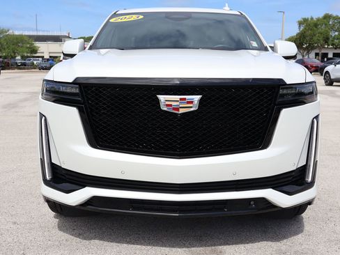 Used 2023 Cadillac Escalade ESV Sport Platinum w/ Heavy-Duty Trailer Package AWD/4WD image 8