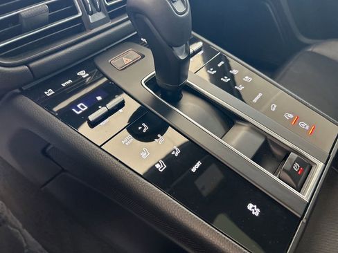 Used 2022 Porsche Macan image 44