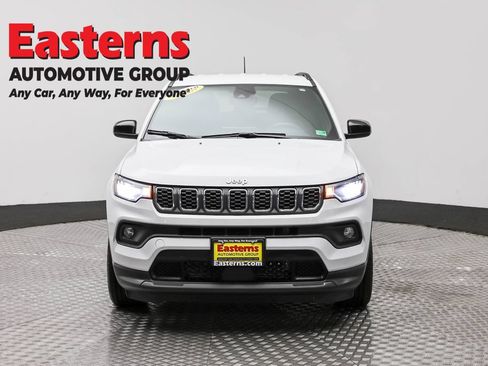 Used 2024 Jeep Compass Latitude AWD/4WD image 2
