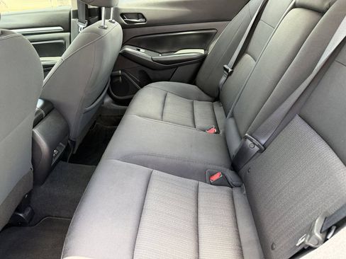 Used 2023 Nissan Altima 2.5 SV FWD image 9