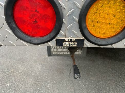 Used 2011 Ford F550 2WD Regular Cab Super Duty w/ Payload Upgrade Pkg image 32