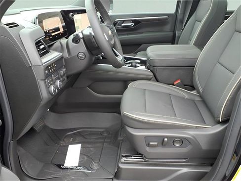 New 2026 Chevrolet Suburban Premier image 16