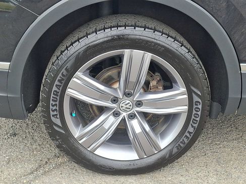 Used 2020 Volkswagen Tiguan SEL AWD/4WD image 7