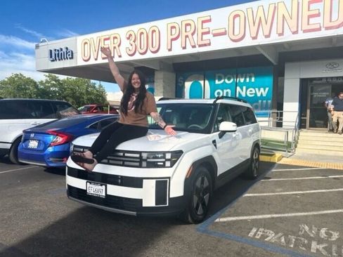 Used 2025 Volkswagen Atlas SE image 34