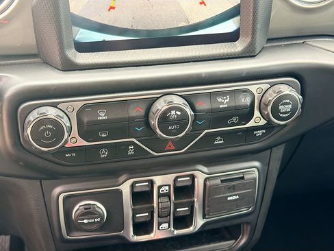 Used 2022 Jeep Wrangler Unlimited Sahara image 31