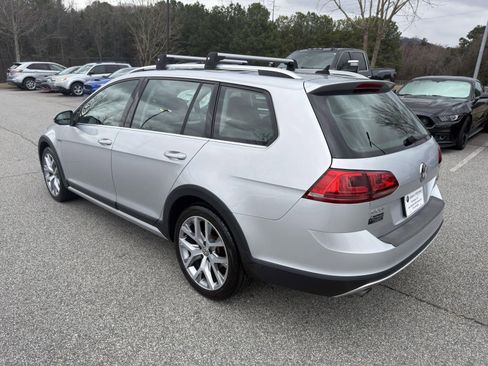 Used 2017 Volkswagen Golf Alltrack SEL image 5