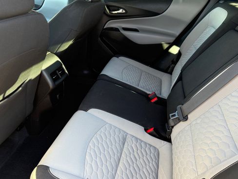 Used 2018 Chevrolet Equinox LS image 23