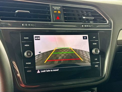 Certified 2022 Volkswagen Tiguan SE w/ Panoramic Sunroof Package image 17