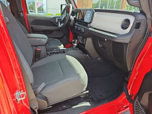 Certified 2025 Jeep Wrangler Unlimited Sahara AWD/4WD image 22