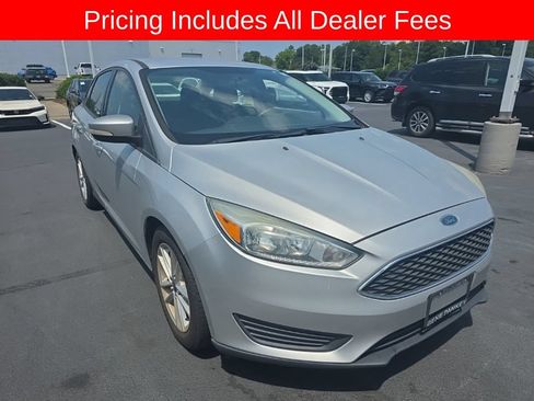 Used 2015 Ford Focus SE FWD image 2