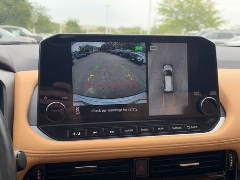 Used 2022 Nissan Rogue Platinum w/ Head-Up Display Package image 18