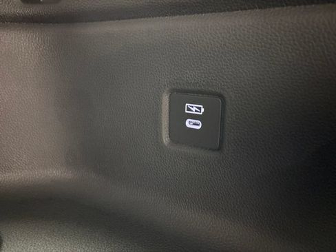 Used 2024 Honda Pilot Touring image 23