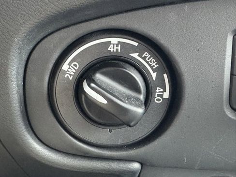 Used 2024 Nissan Frontier SV w/ SV Convenience Package image 23