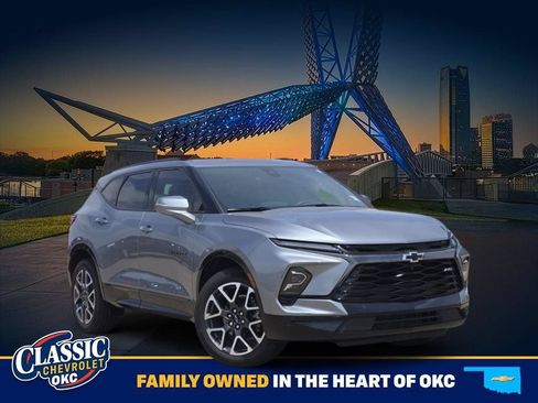 Used 2025 Chevrolet Blazer RS w/ Driver Confidence II Package FWD image 1