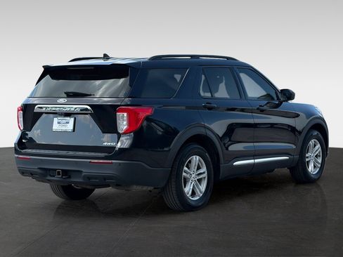 Used 2021 Ford Explorer XLT w/ Class III Trailer Tow Package AWD/4WD image 5