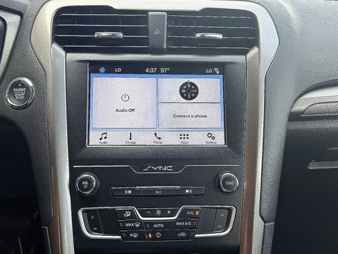 Used 2019 Ford Fusion SE FWD image 20