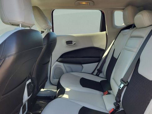 Used 2019 Jeep Compass Latitude image 12