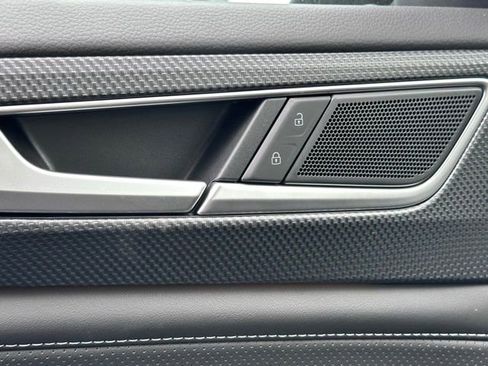 Used 2025 Volkswagen Atlas Cross Sport SEL R-Line image 21