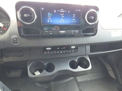 Used 2025 Mercedes-Benz Sprinter 2500 image 16