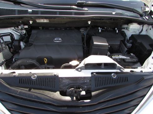 Used 2013 Toyota Sienna LE FWD image 25
