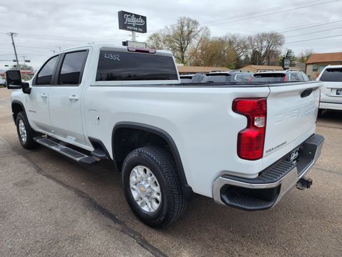 Used 2024 Chevrolet Silverado 2500 LT AWD/4WD image 5