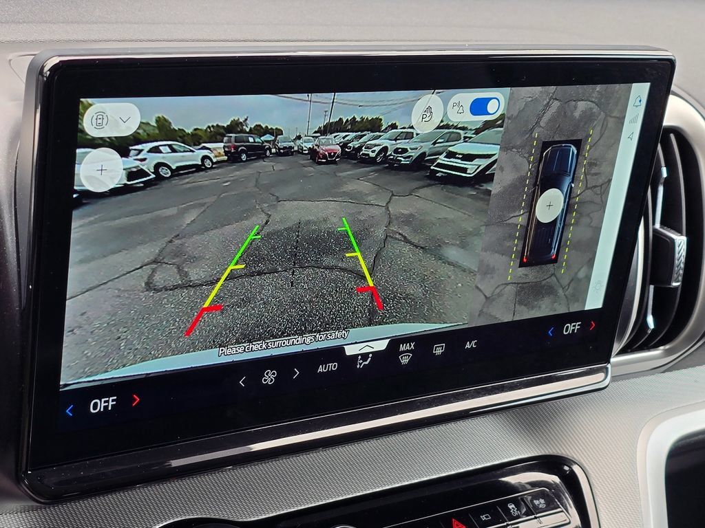 Used 2025 Ford Expedition Max Active RWD image 5