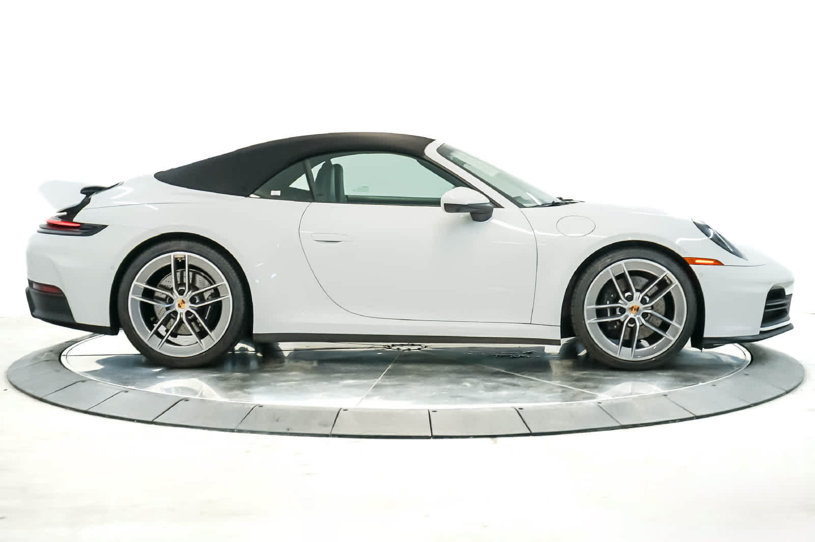 Certified 2025 Porsche 911 Carrera RWD image 8