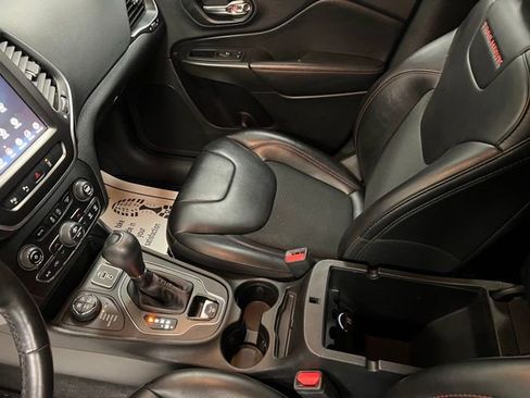 Used 2020 Jeep Cherokee Trailhawk w/ Technology Group image 39