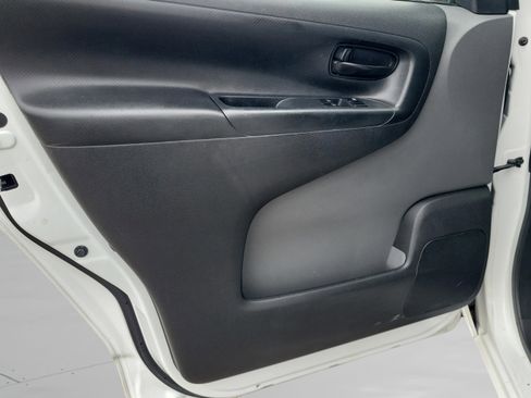 Used 2017 Nissan NV200 S image 28