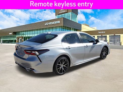 Used 2024 Toyota Camry SE image 5