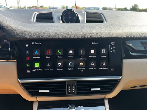 Used 2022 Porsche Cayenne Platinum Edition image 30