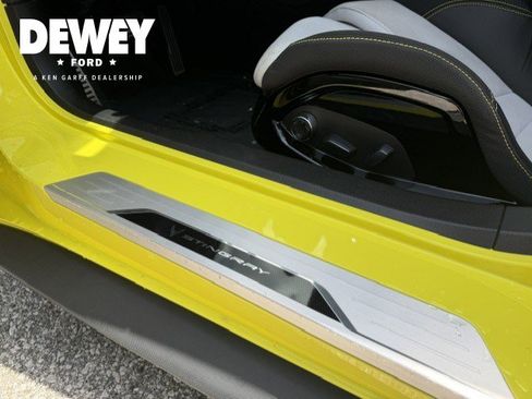 Used 2022 Chevrolet Corvette Stingray Premium Conv w/ Z51 Performance Package RWD image 15