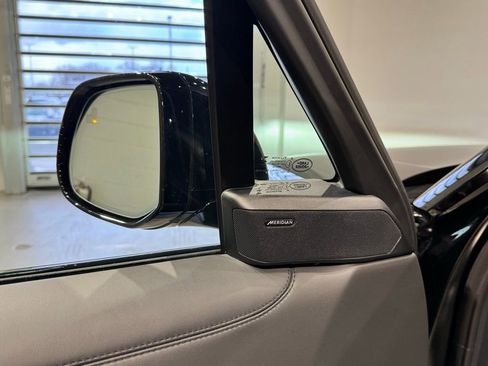 Used 2024 Land Rover Range Rover SE AWD/4WD image 9