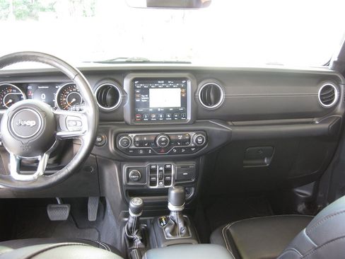 Used 2019 Jeep Wrangler Unlimited Sahara w/ Quick Order Package 24M Moab AWD/4WD image 26