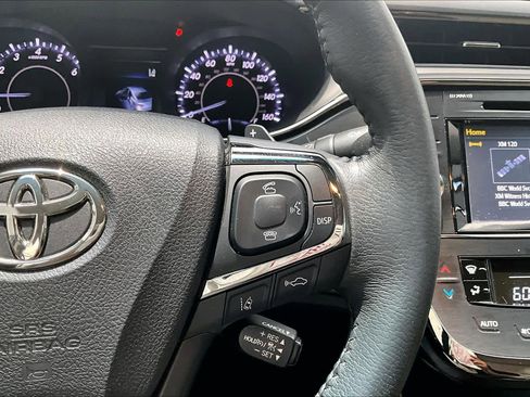 Used 2018 Toyota Avalon XLE Premium FWD image 25