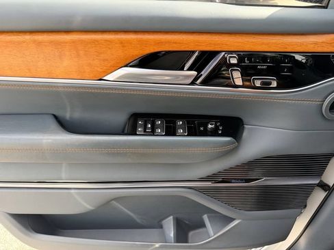 Used 2022 Jeep Grand Wagoneer Series III AWD/4WD image 32