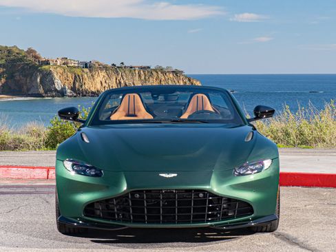 Used 2023 Aston Martin V8 Vantage Roadster RWD image 6