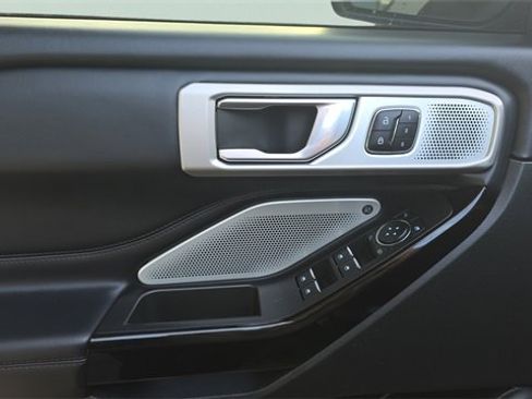 Used 2023 Ford Explorer Platinum w/ Technology Package image 14