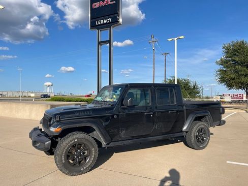 Used 2024 Jeep Gladiator Sport AWD/4WD image 1