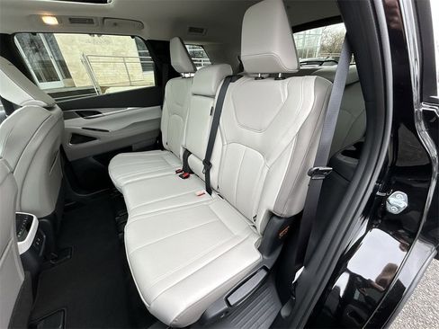 New 2026 INFINITI QX60 Luxe image 13