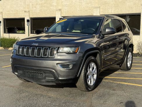 Used 2019 Jeep Grand Cherokee Laredo image 6