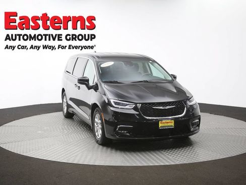 Used 2023 Chrysler Pacifica Touring-L FWD image 51