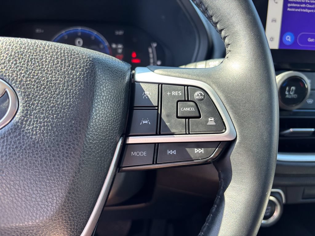 Used 2025 Toyota Grand Highlander AWD image 30