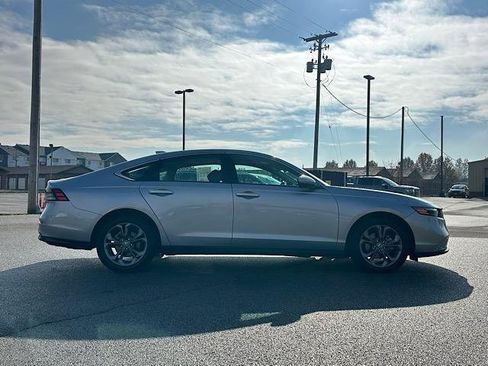 Used 2023 Honda Accord EX image 11